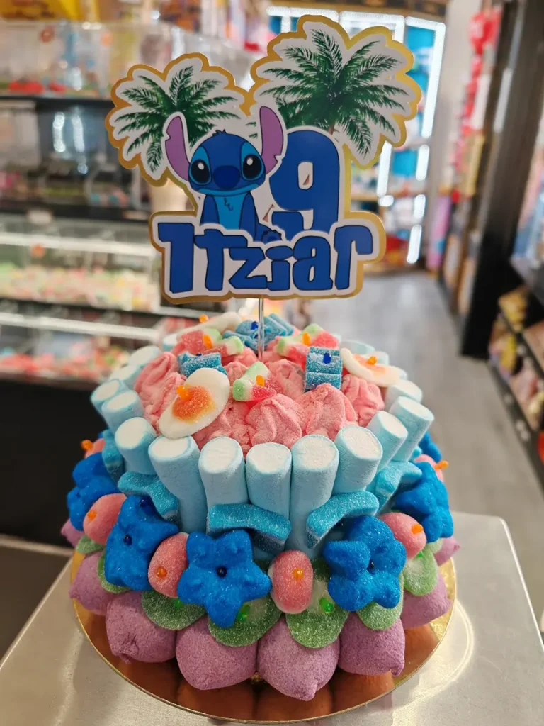 Pastel de chuches con personaje favorito